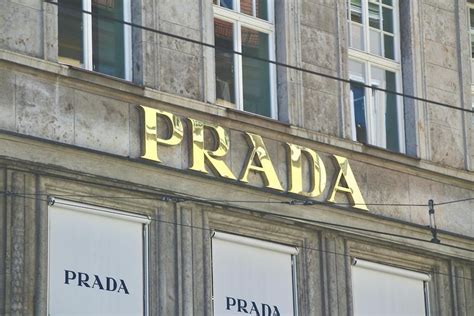 prada torgiano assunzioni|Prada annuncia oltre 400 assunzioni in Italia: 100 nello .